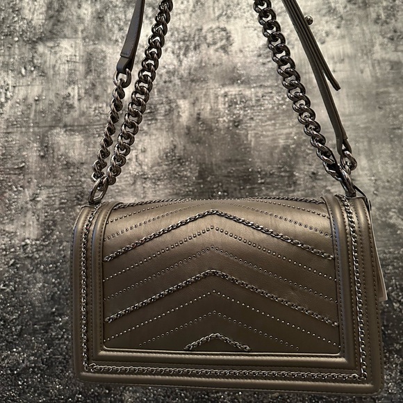Chanel medium boy bag chain detail - Picture 11 of 13